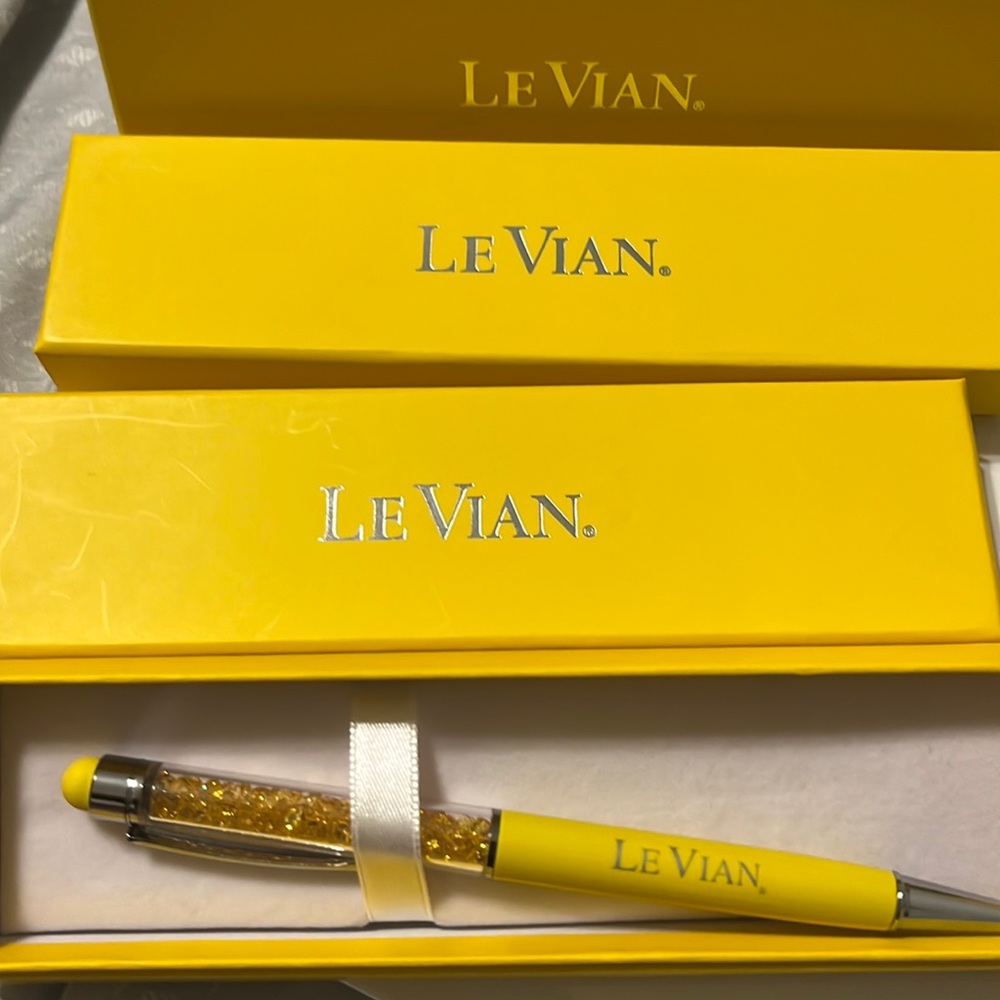 Levi an crystal pen precision point (writes by itself)
